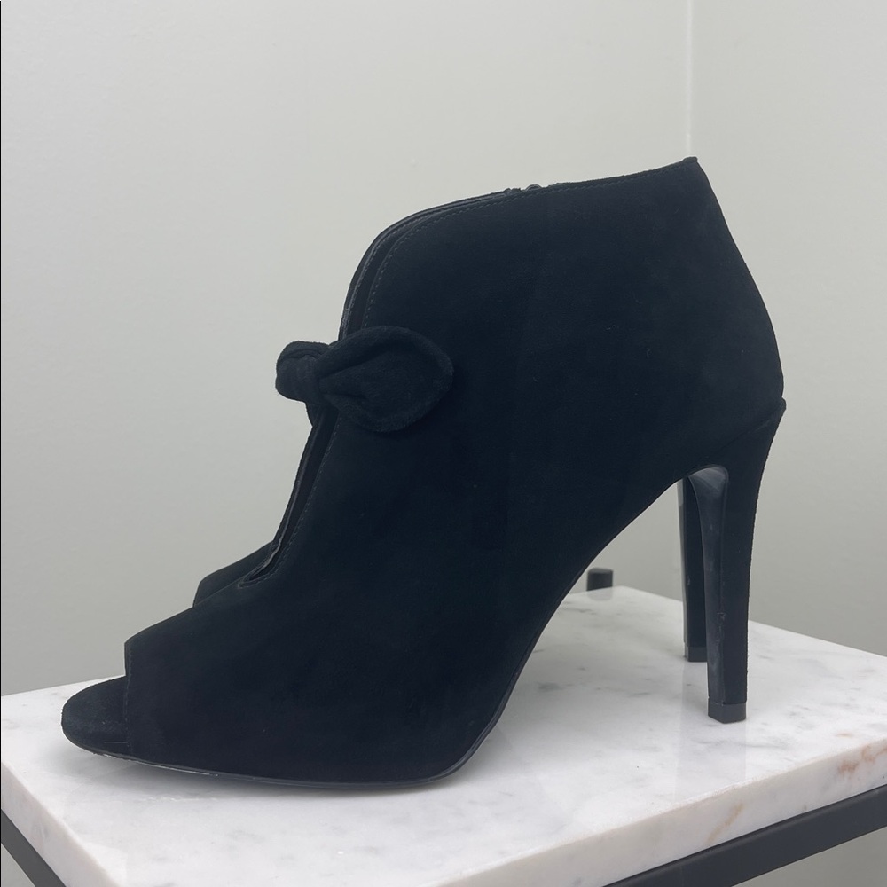 Michael Kors Black Heeled 4” Boots with Bow Detail Ladies Size 8.5 - Picture 2 of 12